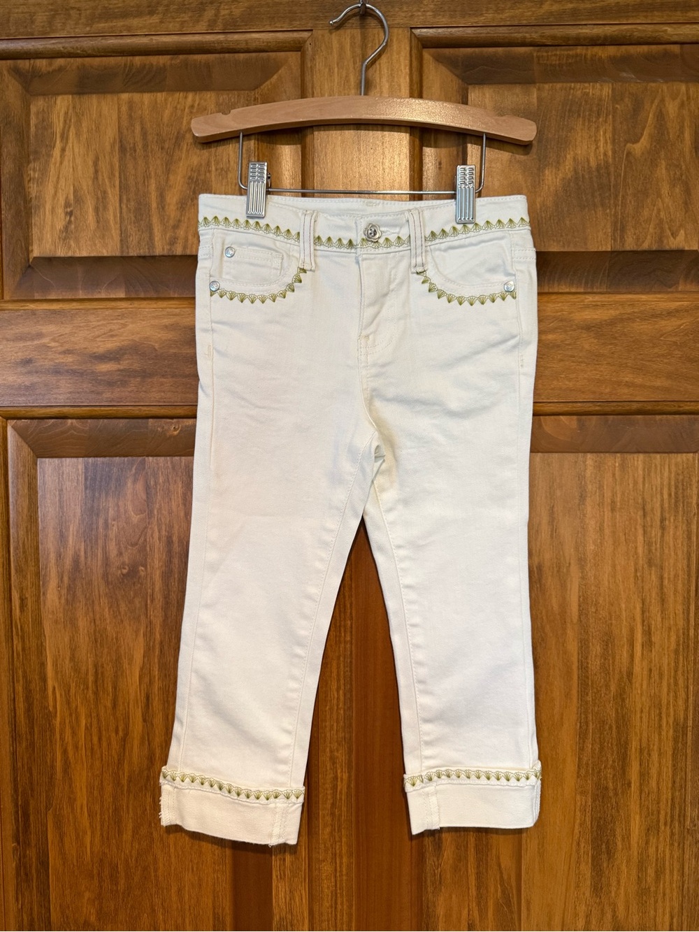 NWT Matilda Jane “Logan Jeans” Girls' Cream Embellished Capri Pants